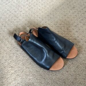 NWT darling rocker 3 sandal. Comfortable and beautiful leather